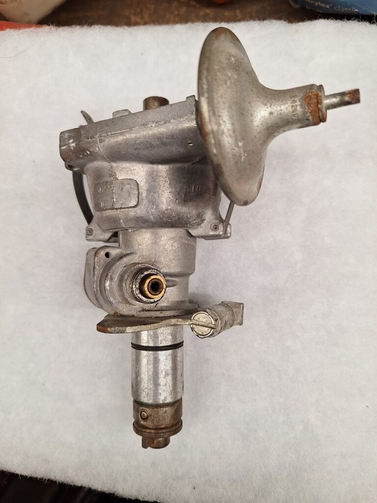 Distributor with tacho drive.