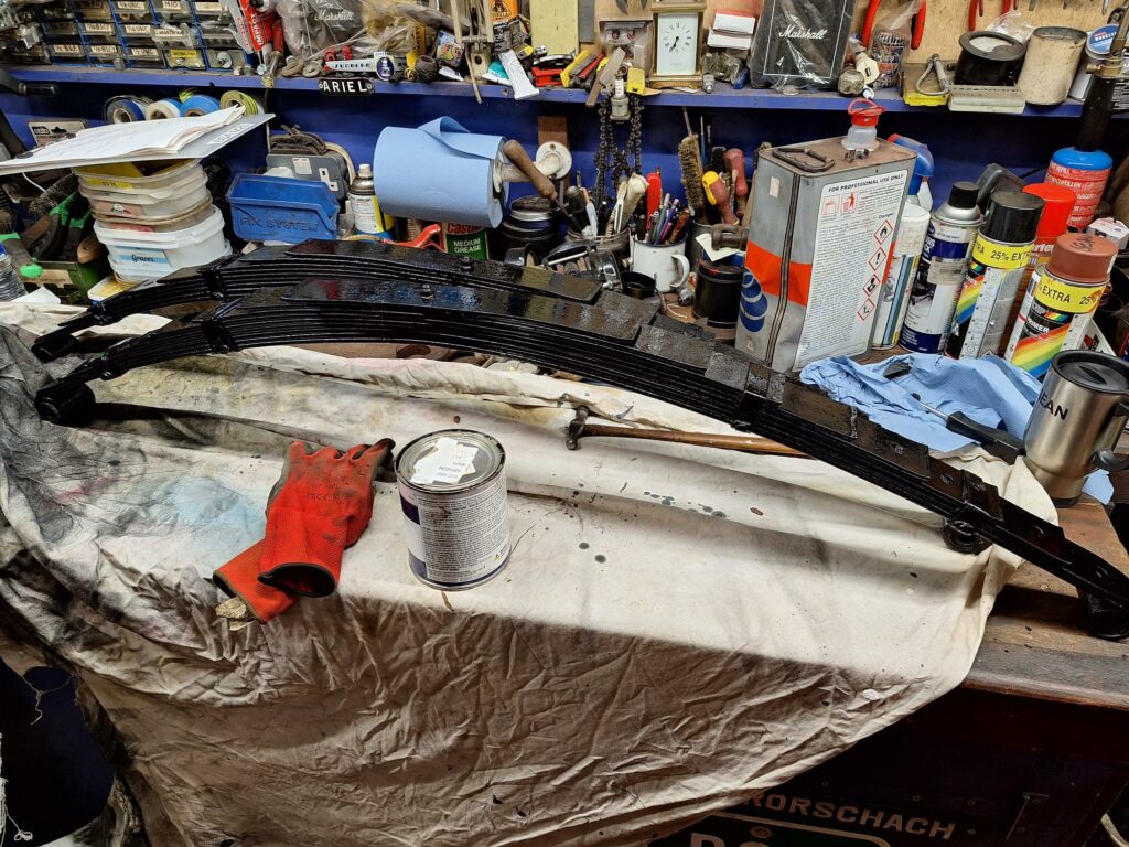 Both rear springs now cleaned up.