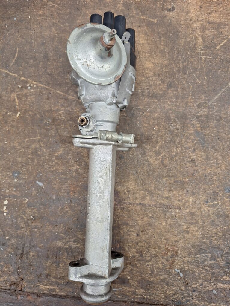 Distributor fitted to column