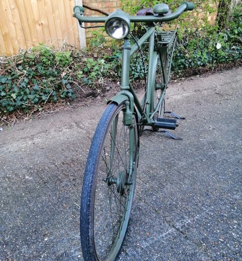 Lighting by Philips via dynamo on side of tyre.