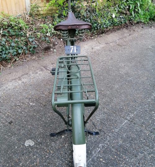 Large rear carrier with compartment for tyre pump and tools