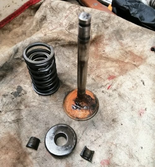 Water had entered via carbs  hence rusty valves