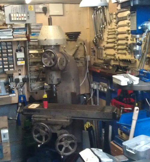 Zenith Mill 1030.lbs of cast made iron from the late 1930's until late 1940's pasted to us by Ron Flitcroft when he upgraded to a new machine.